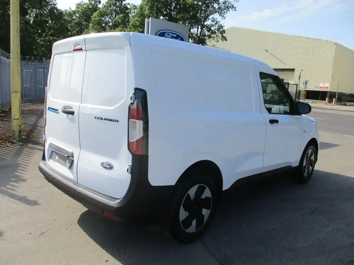 Used Ford Transit Courier Trend 100 kW (136 HP) 2025 White Van