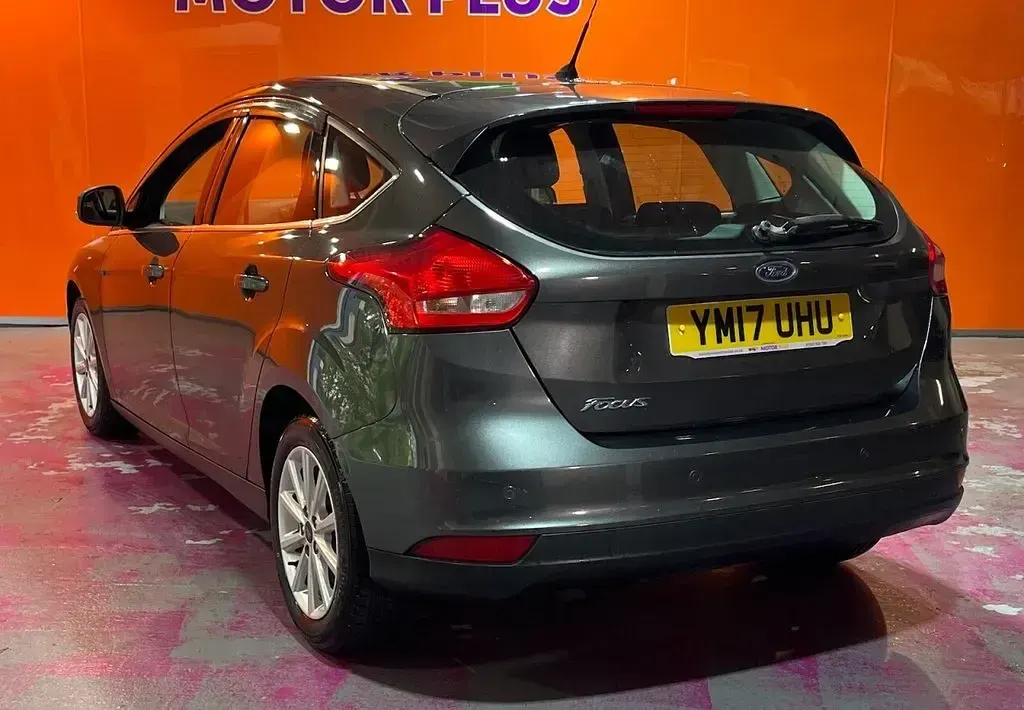 Used Ford Focus Titanium 120 HP (88 kW) 2017 Grey Hatchback