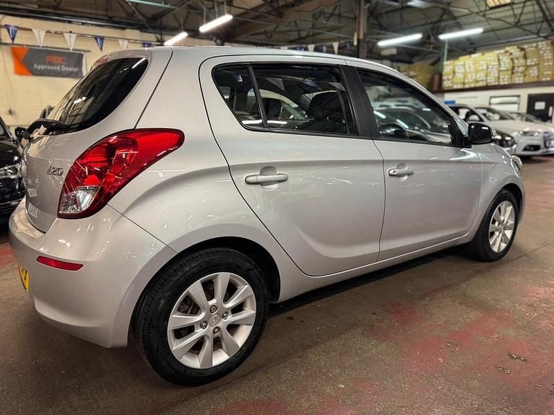 Used Hyundai i20 Active 100 HP (73 kW) 2012 Silver Hatchback