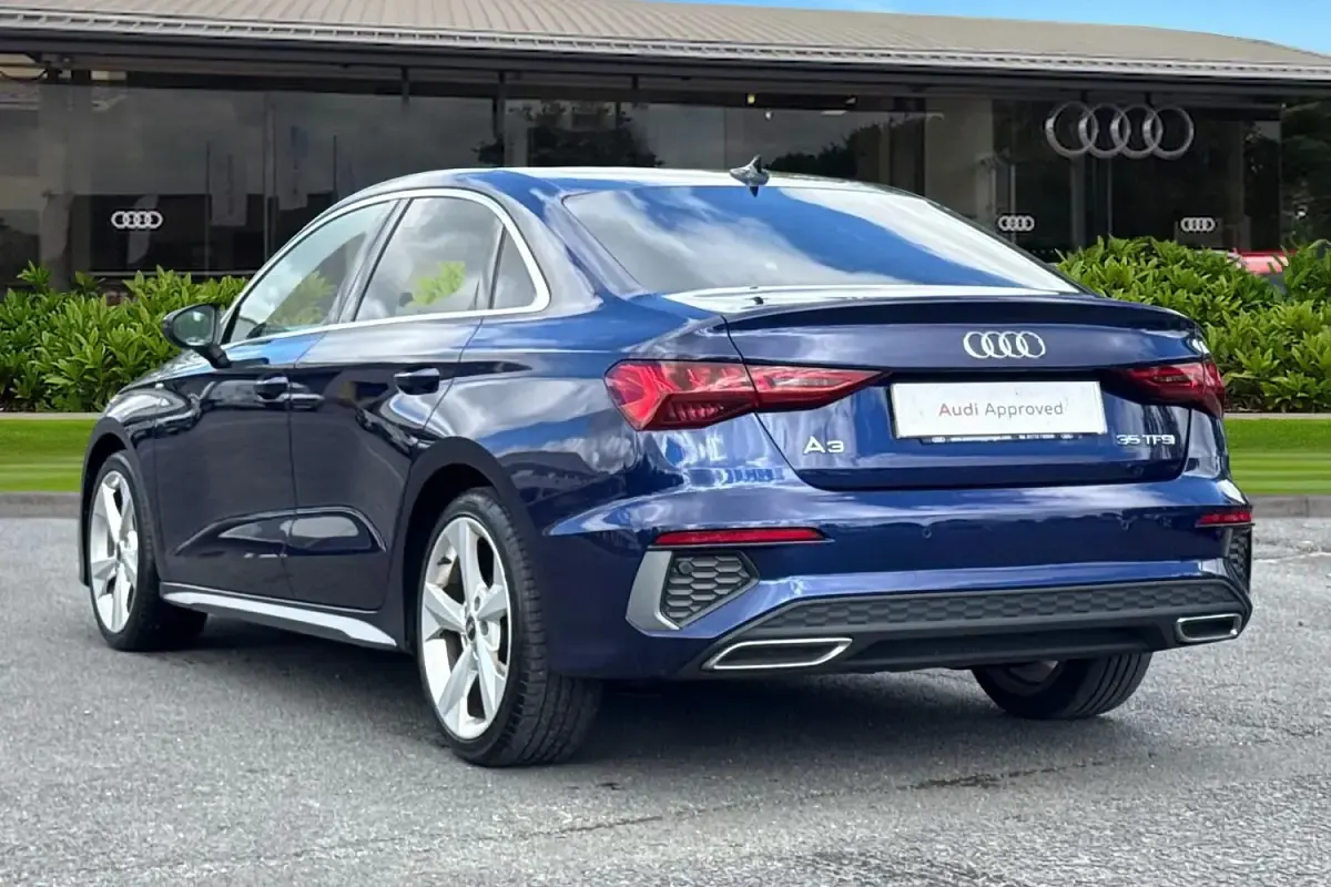 Używany Audi A3 S-Line 150 KM (110 kW) 2023 Niebieski Sedan/Limuzyna