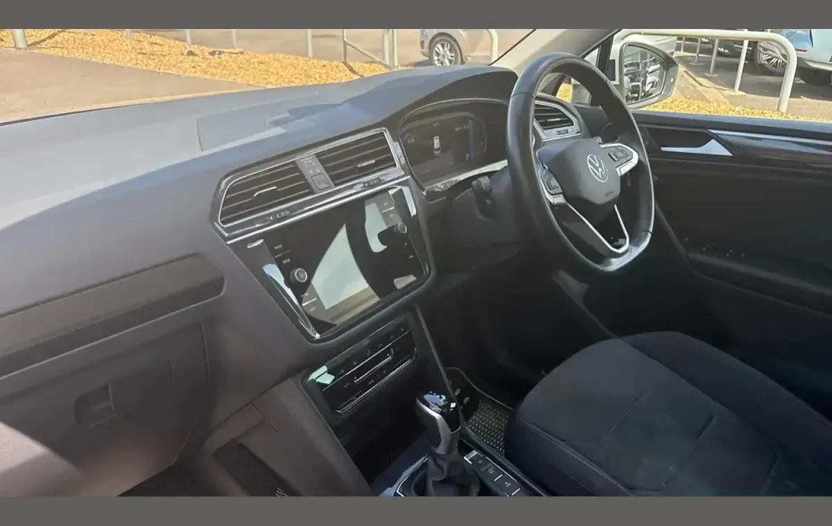 Used VW Tiguan Elegance 150 HP (110 kW) 2023 Silver SUV