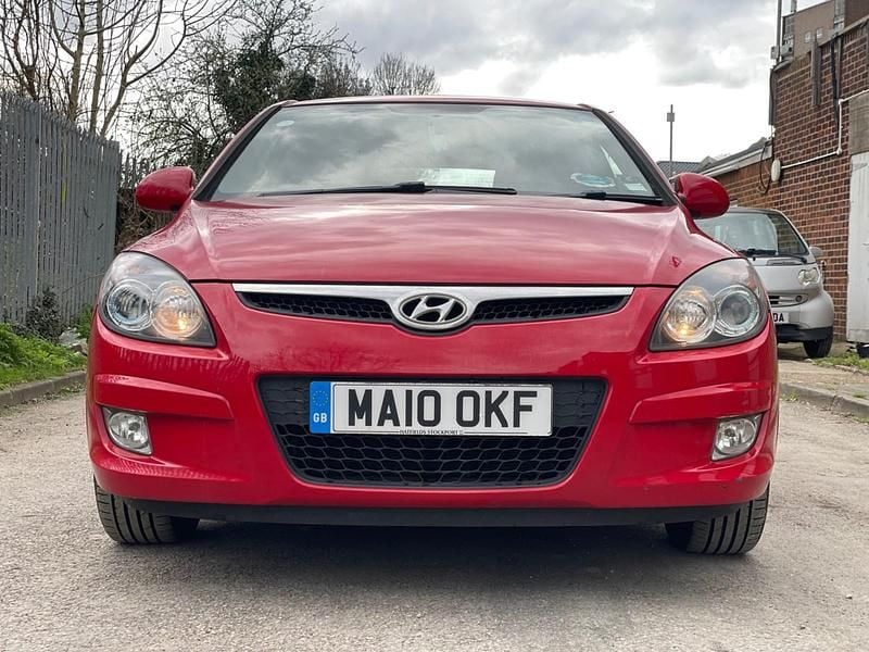 Used Hyundai i30 Style 109 HP (80 kW) 2010 Red Hatchback
