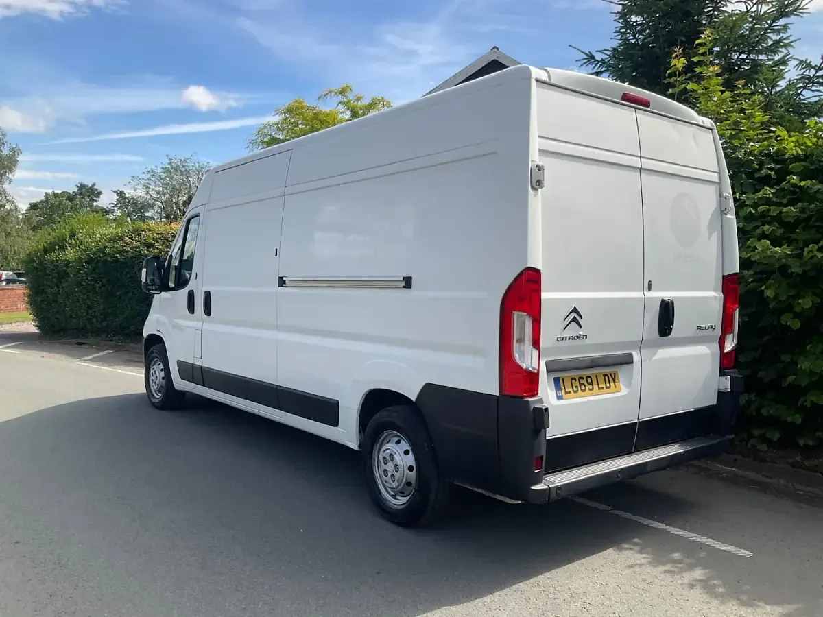 Used Citroën Relay 140 HP (102 kW) 2019 White Van
