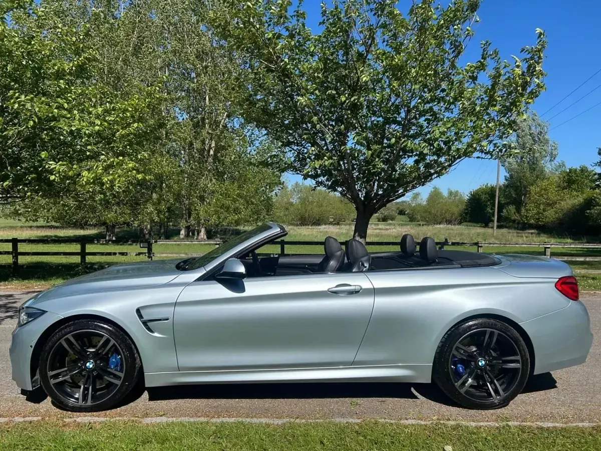 Usado BMW M4 Cabriolet Advantage 2017 Azul Descapotable
