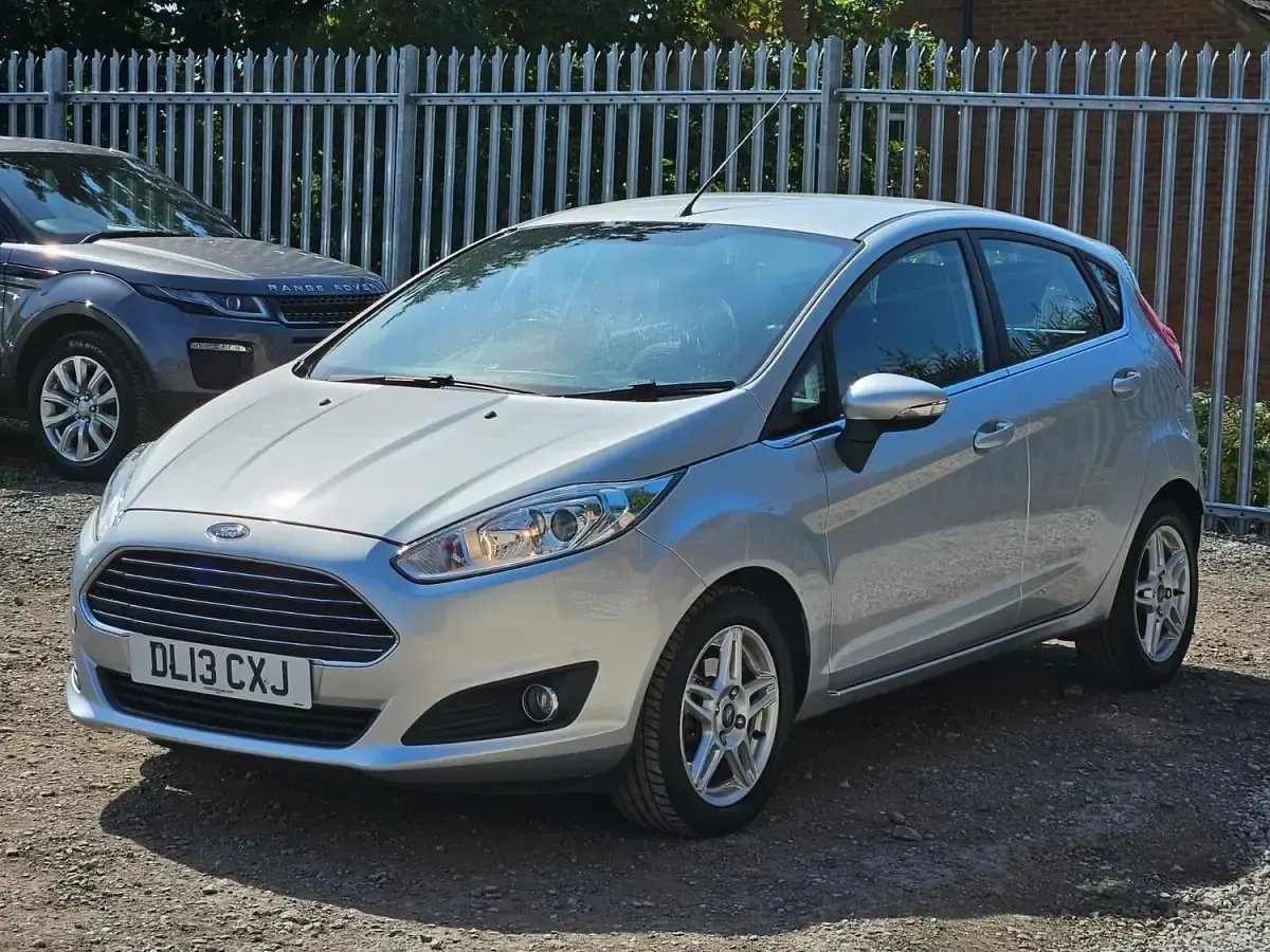 Used Ford Fiesta Zetec 73 HP (53 kW) 2013 Silver Hatchback