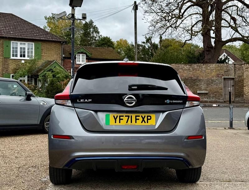 Usado Nissan Leaf N-Connecta 110 kW (150 HP) 2021 Cinzento Citadino