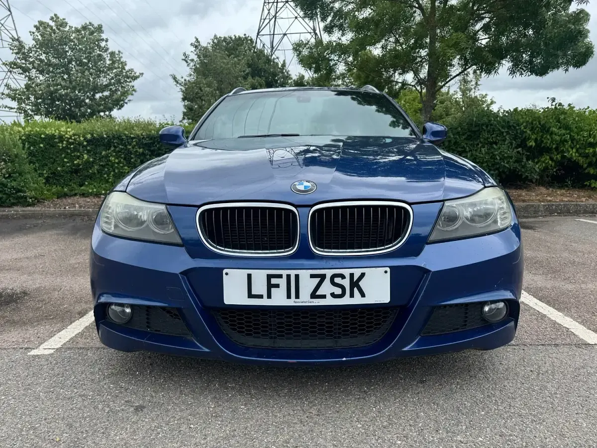 Begagnad BMW 318 M Sport 140 HK (102 kW) 2011 Blå Kombi