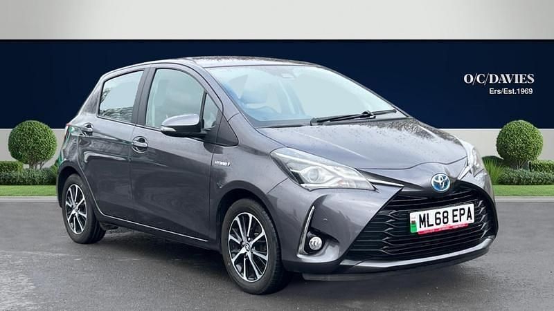 Used Toyota Yaris Hybrid 100 HP (73 kW) 2018 Grey Hatchback