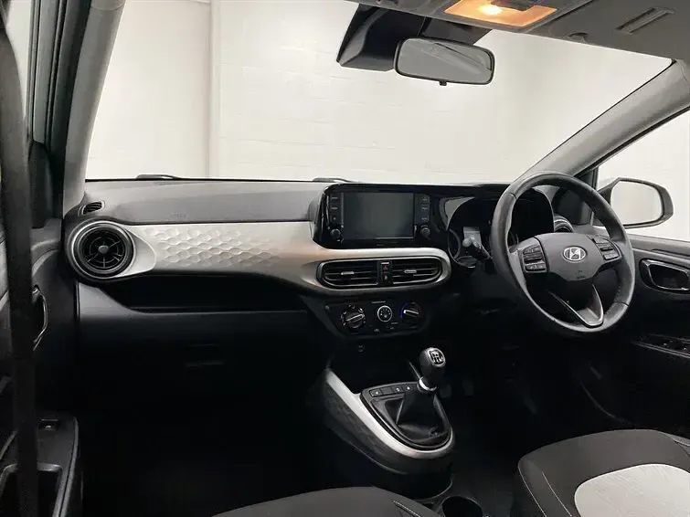Käytetty Hyundai i10 Premium 2020 Hopea Viistoperä