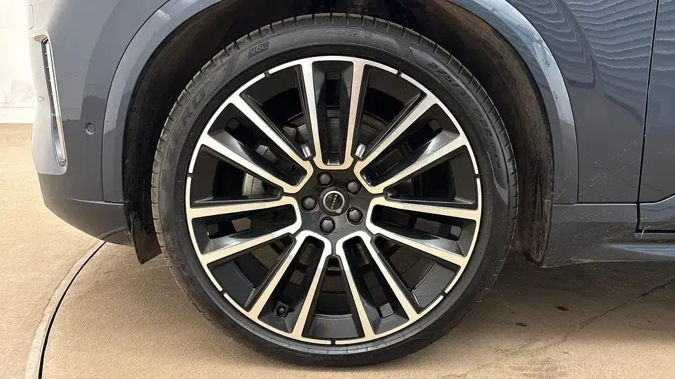 Used Volvo XC90 Ultra 250 HP (183 kW) 2025 Blue SUV