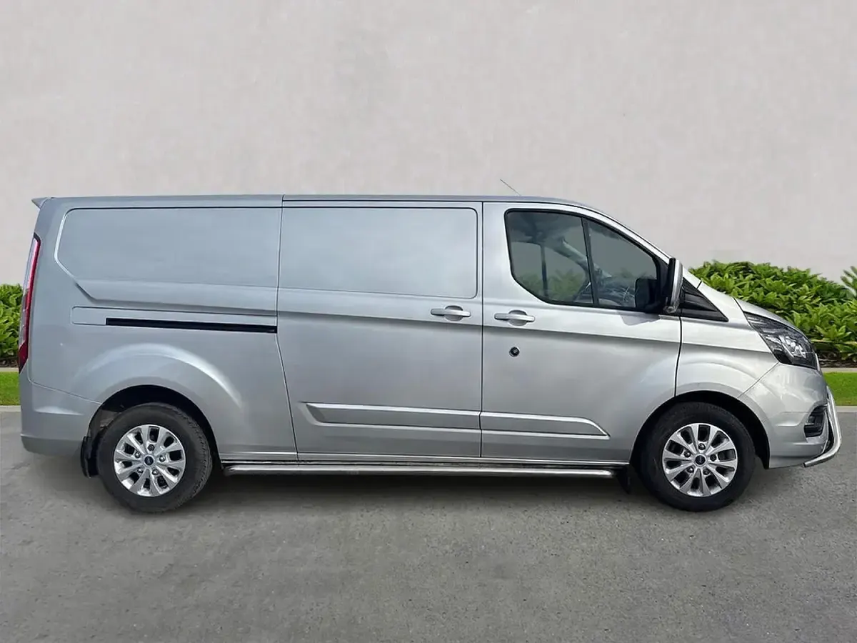 Used Ford Transit Custom Limited 170 HP (125 kW) 2019 Silver Van