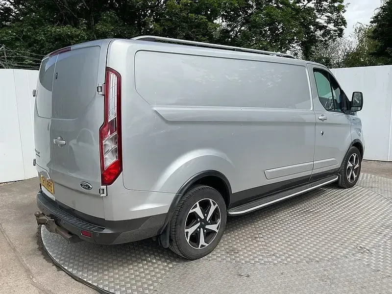 Używany Ford Transit Custom Active 170 KM (125 kW) 2021 Srebrny Van