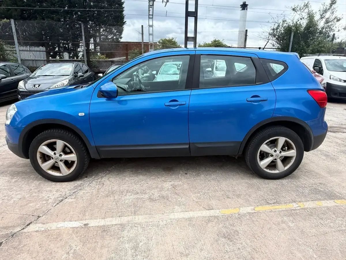 Usado Nissan Qashqai Acenta 113 HP (83 kW) 2009 Azul SUV