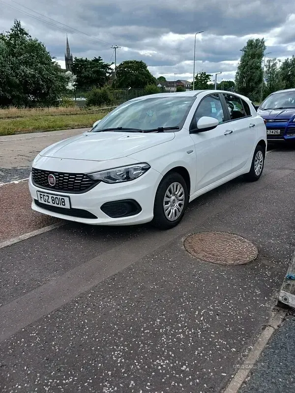 Used Fiat Tipo Easy 95 HP (69 kW) 2017 White Hatchback