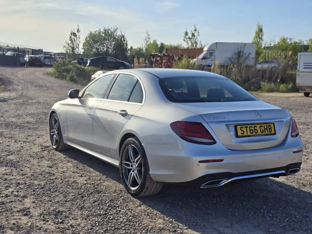Begagnad Mercedes E220 AMG line 194 HK (142 kW) 2016 Silver Sedan