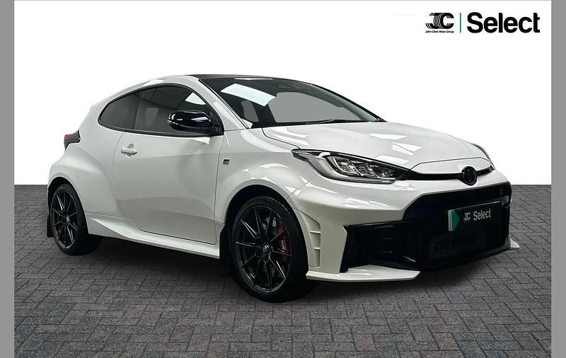 Used Toyota Yaris 257 HP (189 kW) 2024 White Hatchback