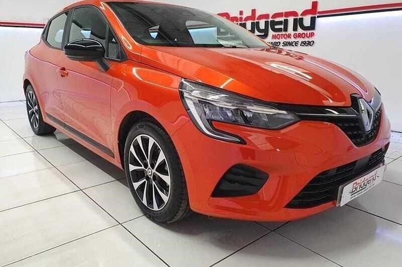Orange Used 2023 Renault Clio V Evolution Hatchback | £14,295 (Good price) - Image 1/1