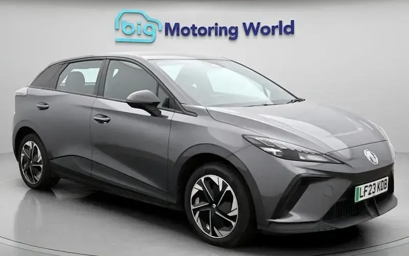 Begagnad MG MG4 EV SE 319 kW (435 HK) 2023 Halvkombi