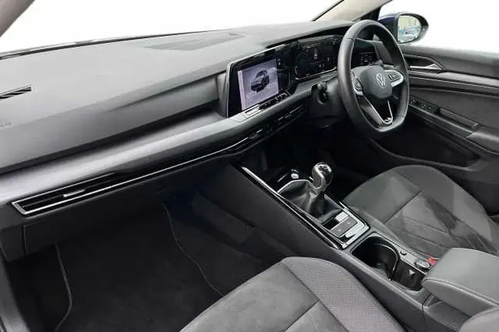 Second-hand VW Golf VIII Style 150 CP (110 kW) 2024 Albastru Hatchback