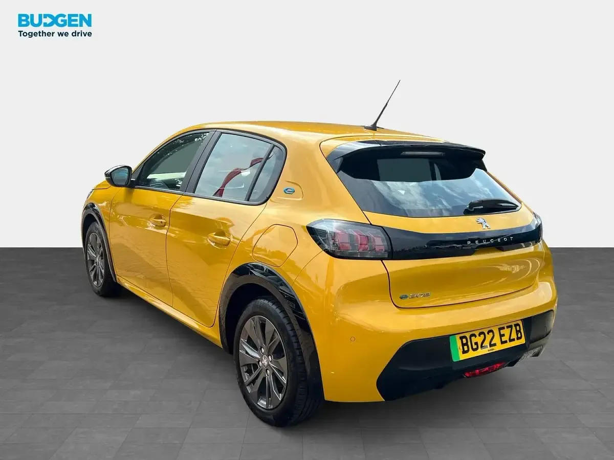 Used Peugeot e-208 Allure 100 kW (136 HP) 2022 Yellow Hatchback