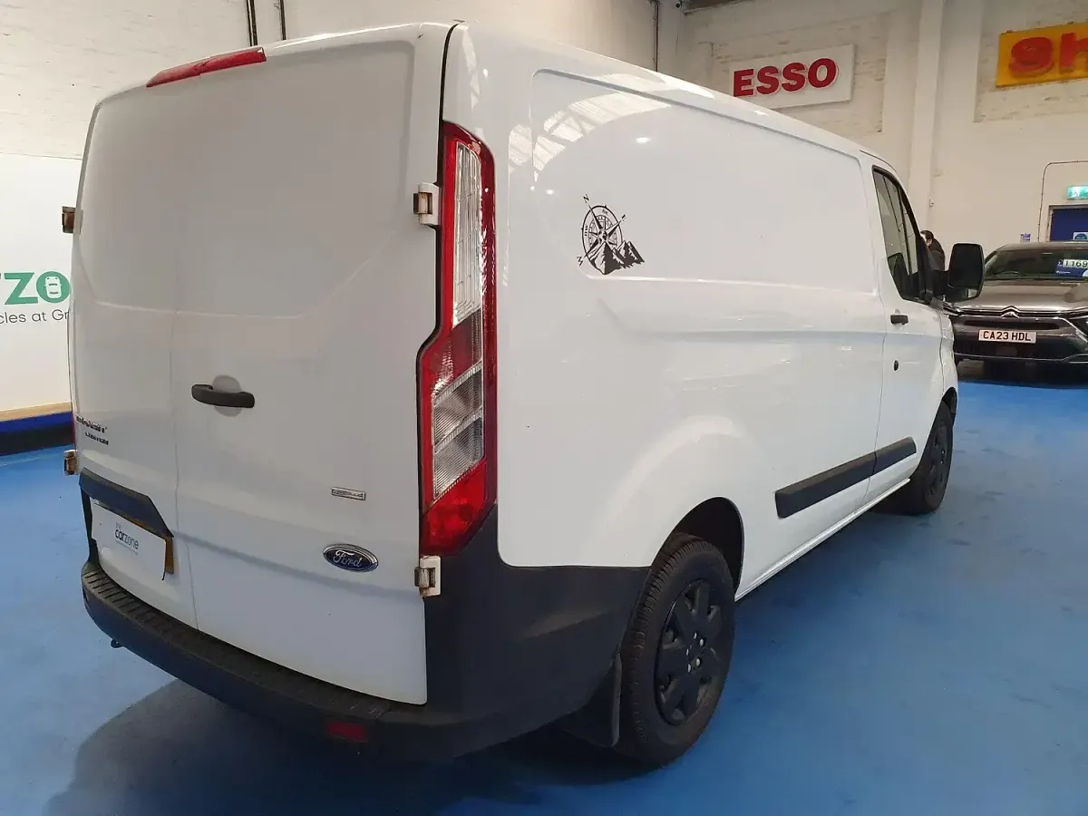 Used Ford Transit Custom 105 HP (77 kW) 2018 White Van