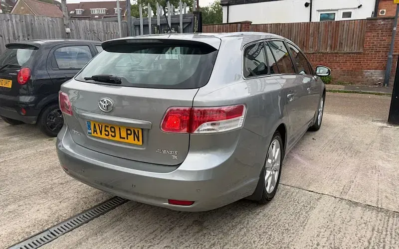 Used Toyota Avensis 152 HP (111 kW) 2009 Grey Estate