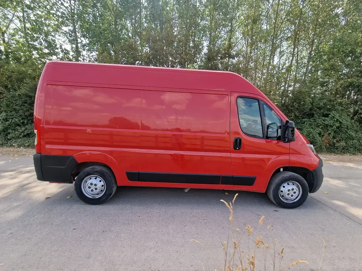 Used Peugeot Boxer 140 HP (102 kW) 2021 Red Van
