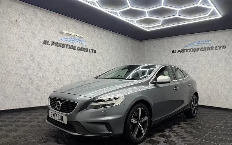 Used Volvo V40 R-Design 152 HP (111 kW) 2019 Hatchback