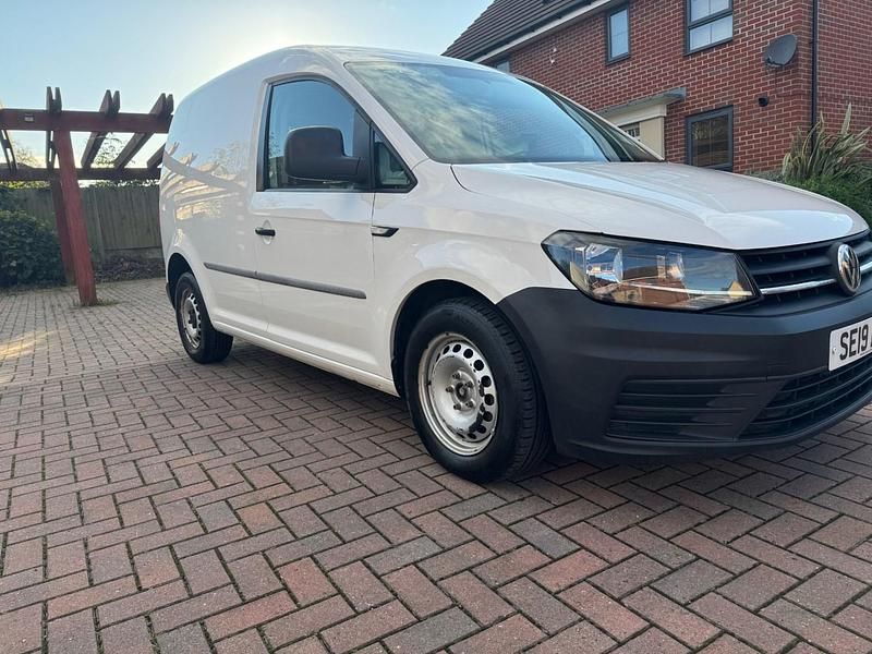 Usado VW Caddy Startline 102 HP (75 kW) 2019 Branco Monovolume