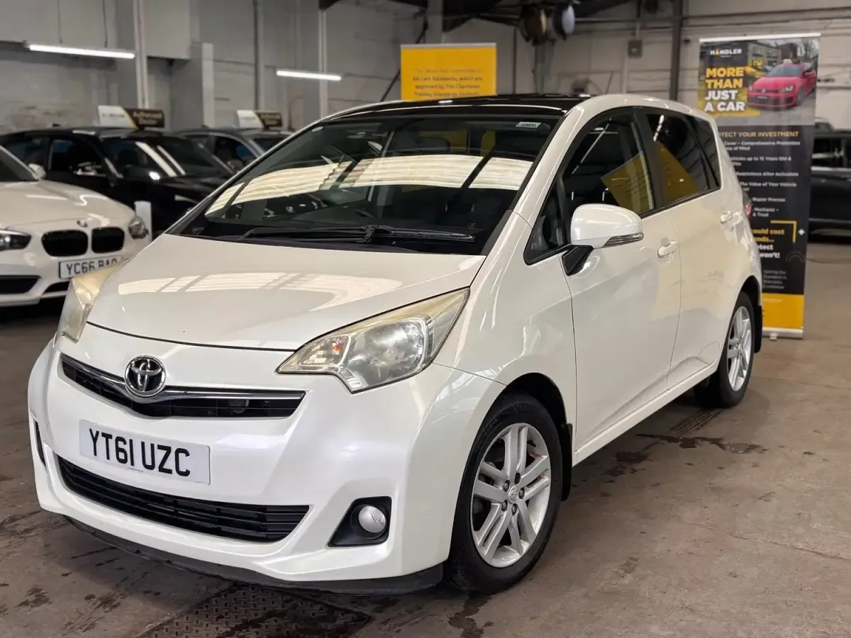 Usado Toyota Verso 2011 Branco Monovolume