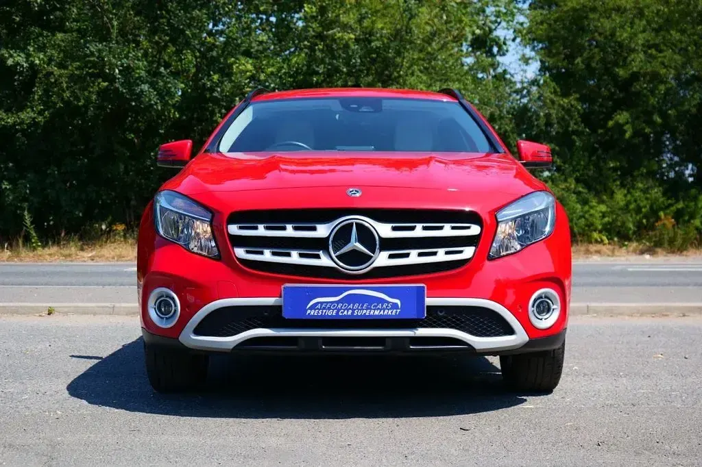 Used Mercedes GLA200 Executive 156 HP (114 kW) 2019 Red SUV