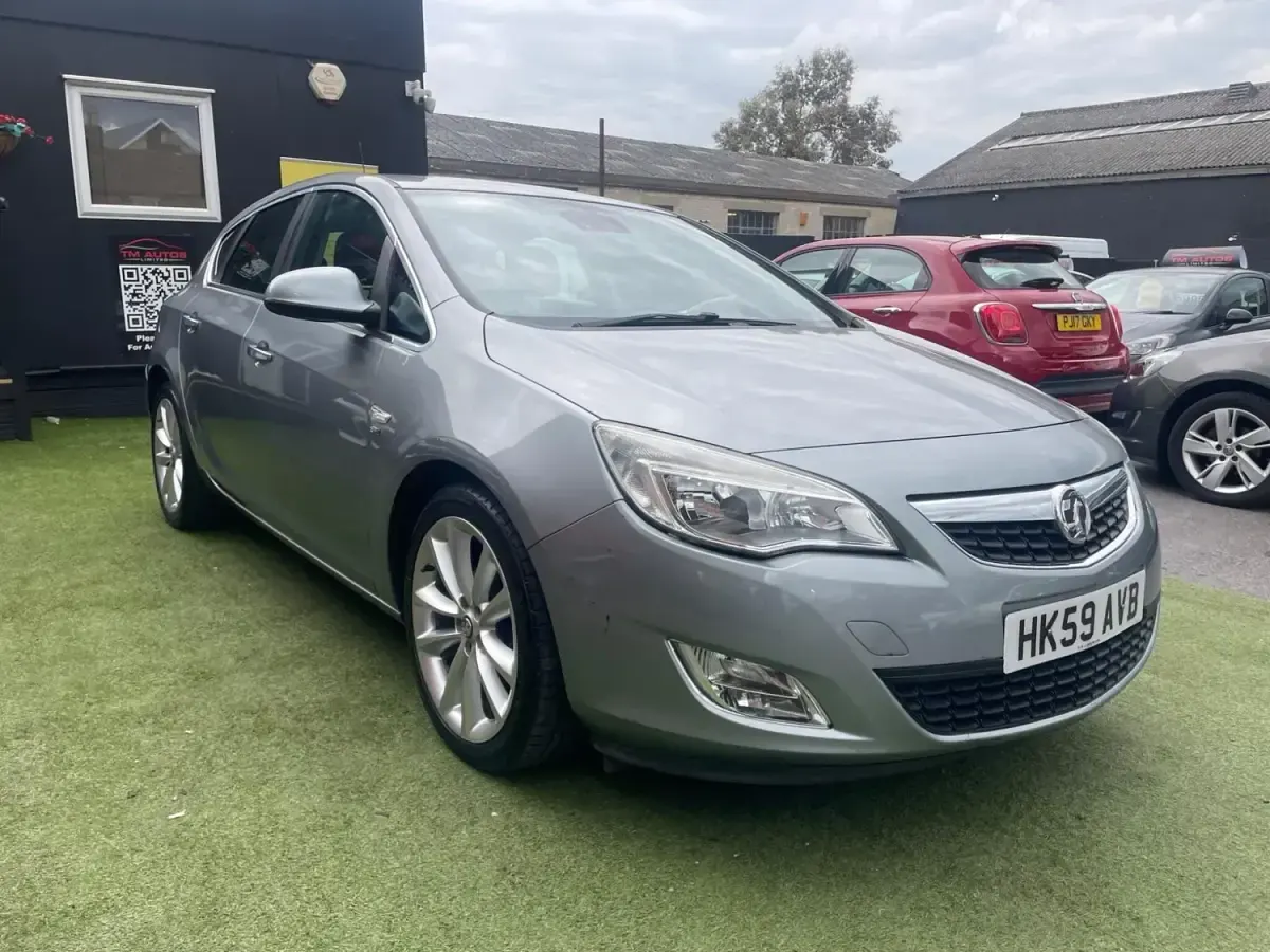 Second-hand Vauxhall Astra 115 CP (84 kW) 2009 Argintiu Hatchback