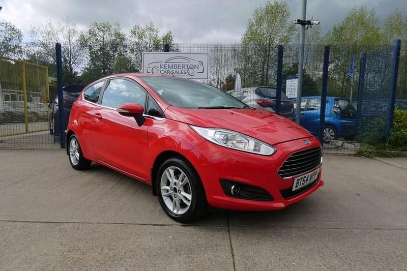 Used Ford Fiesta Zetec 82 HP (60 kW) 2014 Red Hatchback