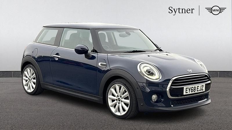 Used Mini Cooper Classic 134 HP (98 kW) 2018 Blue Hatchback