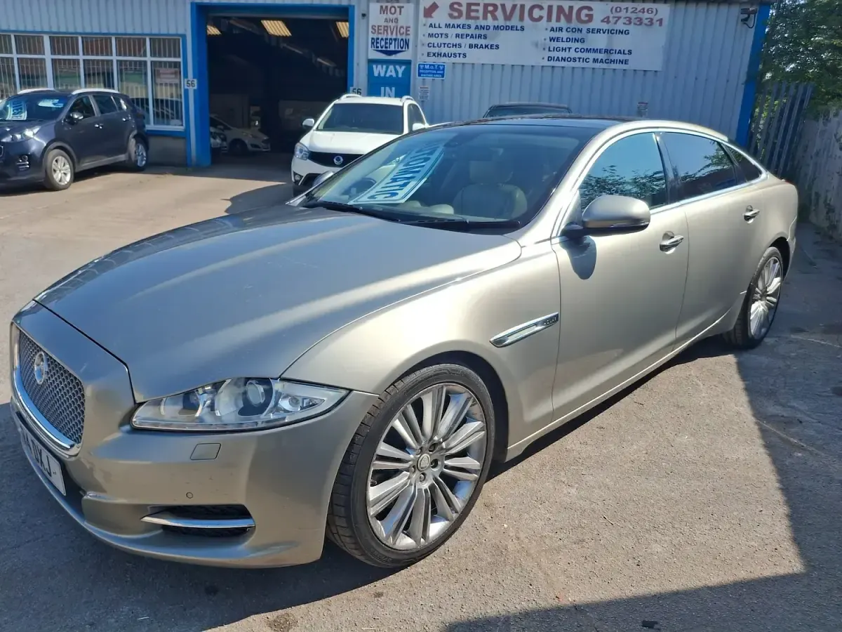 Used Jaguar XJ Portfolio 275 HP (202 kW) 2011 Gold Sedan