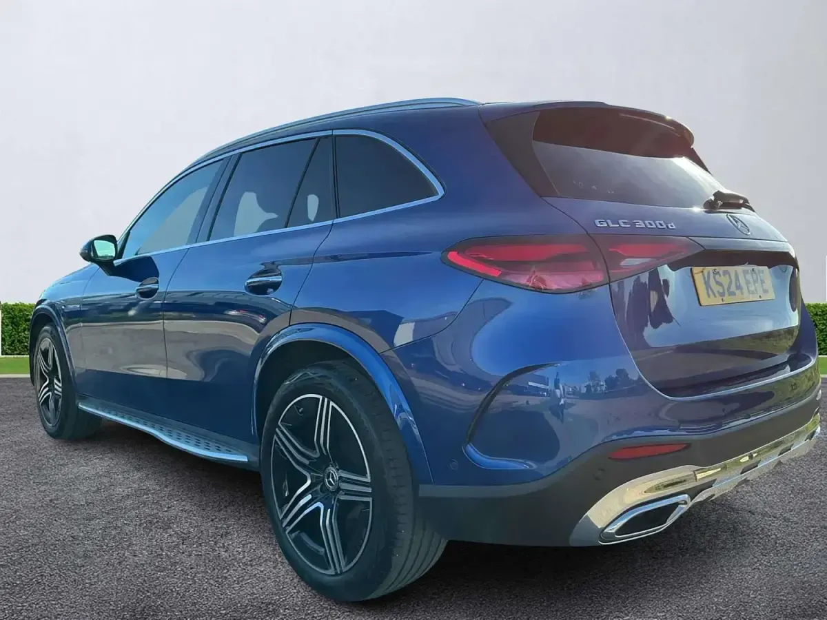 Usado Mercedes GLC300e AMG Line Premium 2024 Azul Carrinha