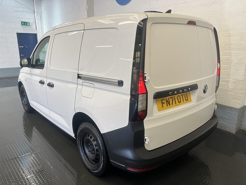 Usado VW Caddy S 102 HP (75 kW) 2022 Branco Monovolume