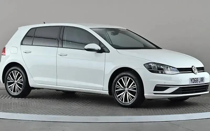Used VW Golf VII SE 110 HP (80 kW) 2018 Hatchback