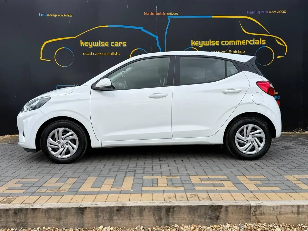 Used Hyundai i10 SE 2023 White Hatchback