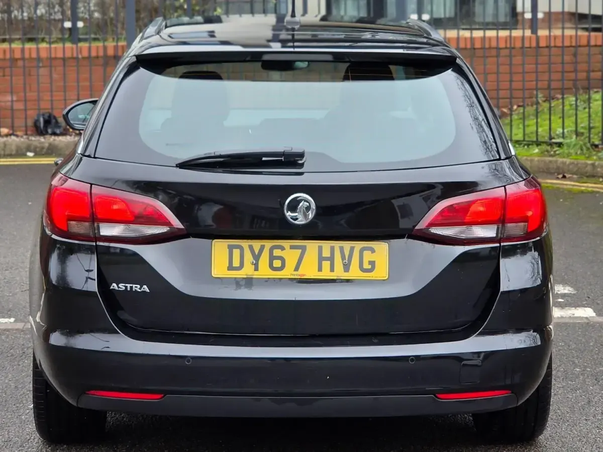 Used Vauxhall Astra Design Edition 2017 Black Estate