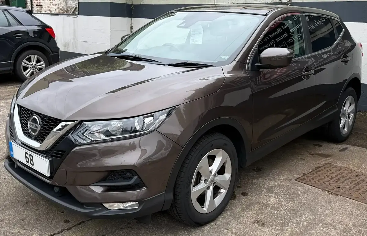 Used Nissan Qashqai Acenta Premium 115 HP (84 kW) 2018 Bronze SUV