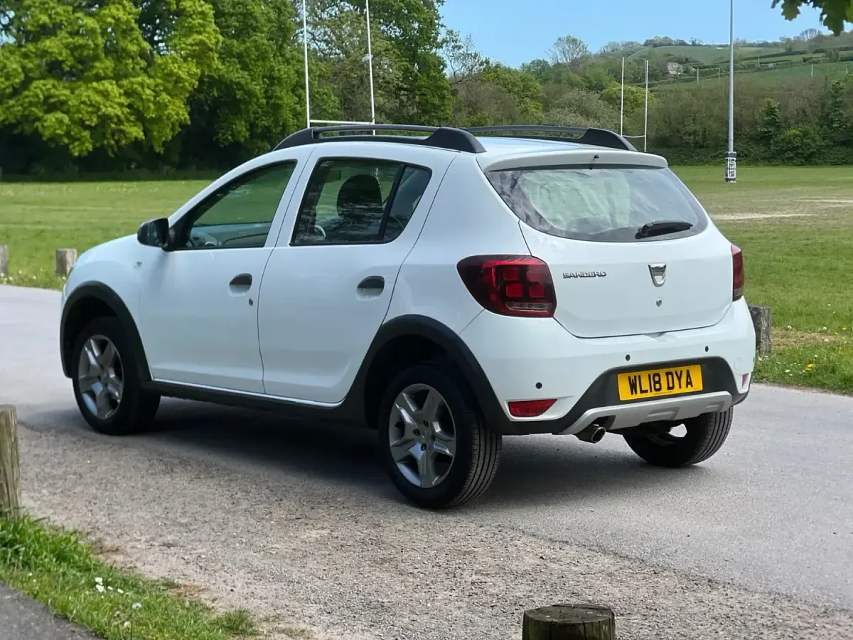 Usado Dacia Sandero Comfort 90 HP (66 kW) 2018 Branco Citadino