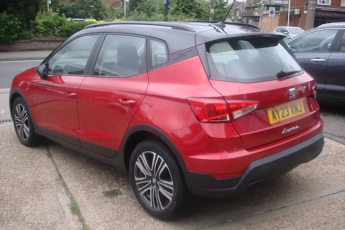 Used Seat Arona SE Technology 2023 Desire red metallic SUV