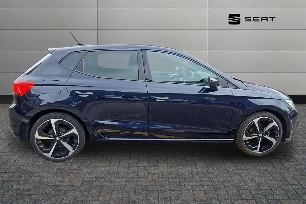 Used Seat Ibiza FR Sport 94 HP (69 kW) 2023 Blue Hatchback