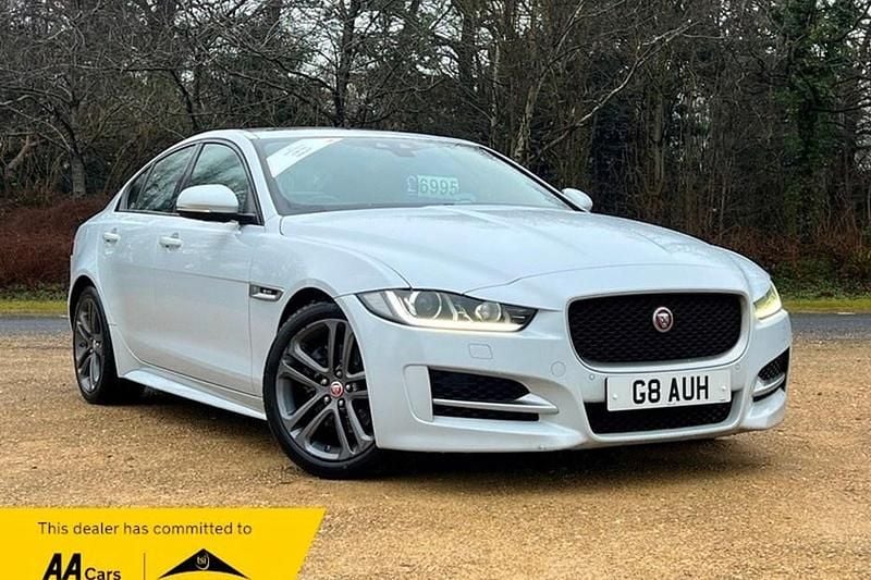 Used Jaguar XE R-Sport 180 HP (132 kW) 2016 White Sedan
