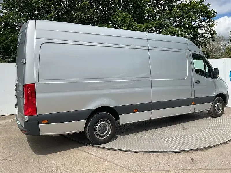 Begagnad Mercedes Sprinter Progressive 150 HK (110 kW) 2022 Silver Van