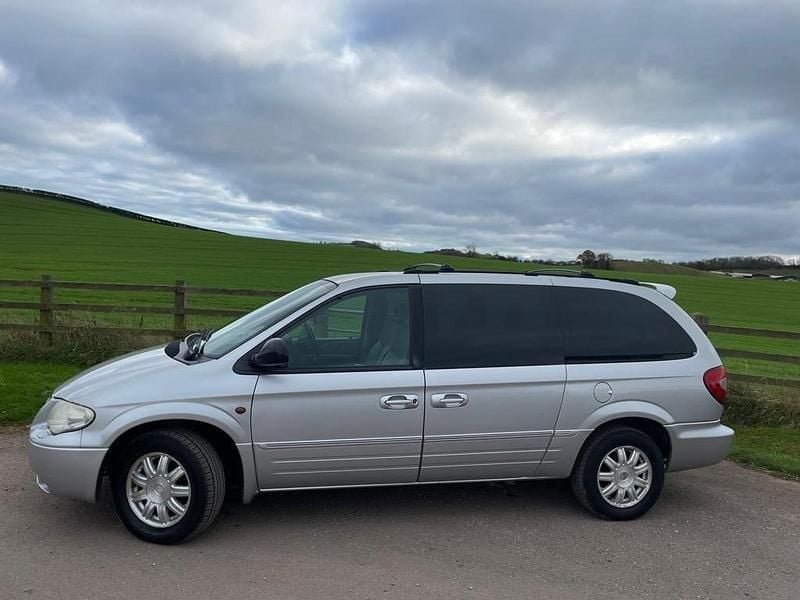 Used Chrysler Voyager Limited 174 HP (127 kW) 2004 Silver MPV