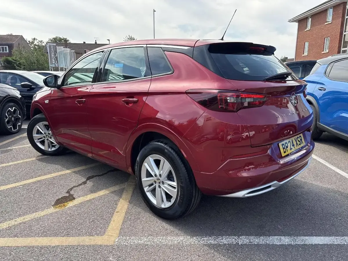 Used Vauxhall Grandland X Design Edition 128 HP (94 kW) 2024 Red SUV