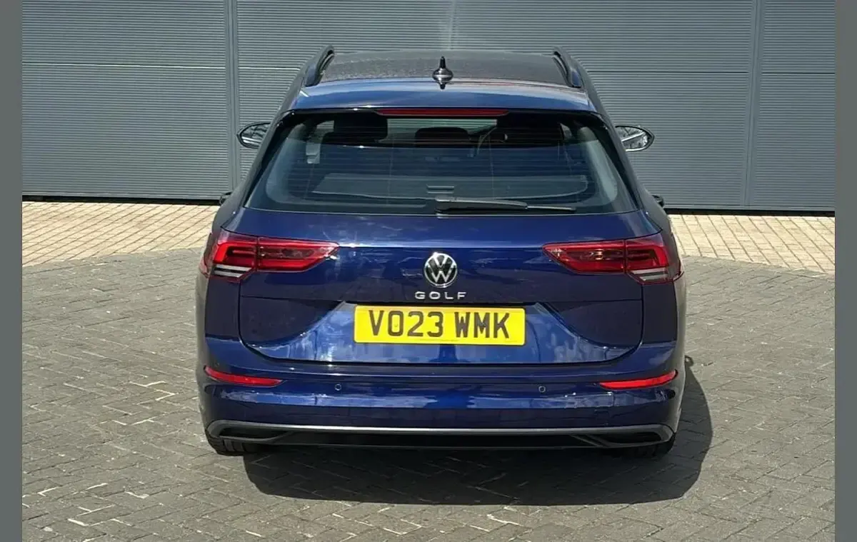 Used VW Golf VIII Life 147 HP (108 kW) 2023 Blue Estate