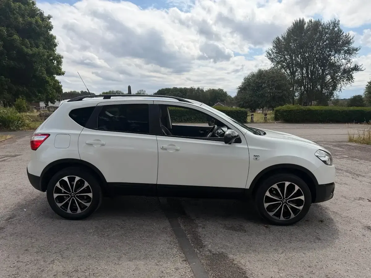 Used Nissan Qashqai 360º 117 HP (86 kW) 2013 White SUV